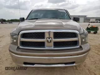✅ 2009 Dodge 1500 SLT • VIN: 1D3HB18P99S790332 • Lot: 63187655. Wystawiony na Copart z przebiegiem 262 050 mil. Bezpłatny archiwum sprzedaży aukcyjnych z USA i szczegółowy raport historii pojazdu na DreamBid. Zdjęcie 5.
