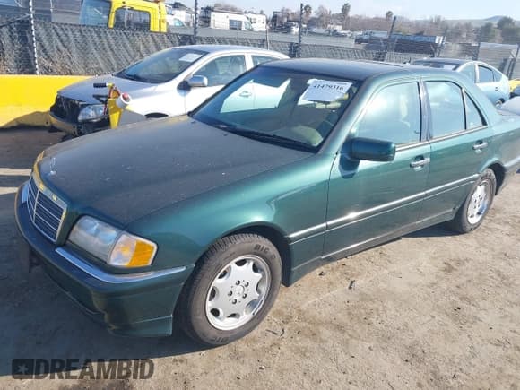 ✅ 2000 Mercedes-Benz C 230 Kompressor • VIN: WDBHA24G9YA852483 • Lot: 41479316. Wystawiony na IAAI z przebiegiem Nie podano. Bezpłatny archiwum sprzedaży aukcyjnych z USA i szczegółowy raport historii pojazdu na DreamBid. Zdjęcie 2.