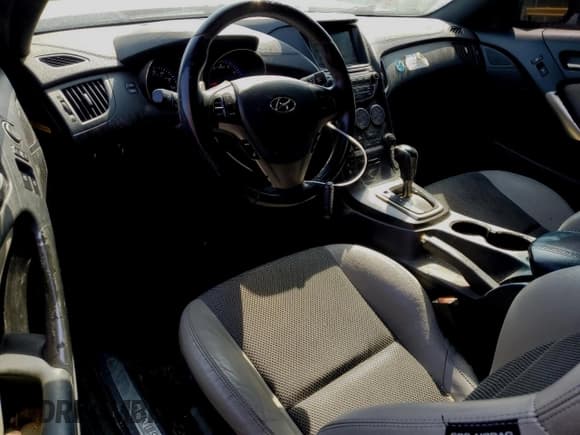 ✅ 2014 Hyundai Genesis Coupe Premium • VIN: KMHHT6KD6EU113945 • Lot: 47502565. Wystawiony na Copart z przebiegiem 133 670 mil. Bezpłatny archiwum sprzedaży aukcyjnych z USA i szczegółowy raport historii pojazdu na DreamBid. Zdjęcie 8.