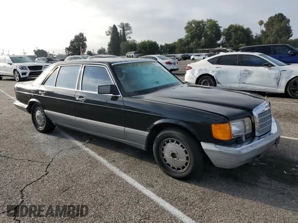 ✅ 1988 Mercedes-Benz 560 • VIN: WDBCA39D4JA397286 • Lot: 67397615. Wystawiony na Copart z przebiegiem 109 532 mil. Bezpłatny archiwum sprzedaży aukcyjnych z USA i szczegółowy raport historii pojazdu na DreamBid. Zdjęcie 4.