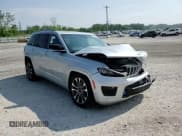 ✅ 2023 Jeep Grand Cherokee Overland • VIN: 1C4RJYD67PC671000 • Lot: 57944125. Wystawiony na Copart z przebiegiem 4 501 mil. Bezpłatny archiwum sprzedaży aukcyjnych z USA i szczegółowy raport historii pojazdu na DreamBid. Zdjęcie 15.