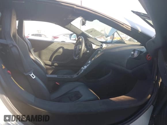 ✅ 2015 McLaren 650S • VIN: SBM11FAA8FW005083 • Lot: 41278657. Listed on IAAI with 7,902 mi. Free auction sales archive from the USA and detailed vehicle history report at DreamBid. Image 5.