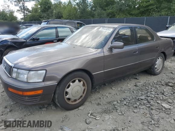 ✅ 1992 Lexus LS • VIN: JT8UF11E6N0128376 • Lot: 70445094. Wystawiony na Copart z przebiegiem 144 806 mil. Bezpłatny archiwum sprzedaży aukcyjnych z USA i szczegółowy raport historii pojazdu na DreamBid. Zdjęcie 1.