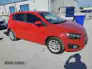 2013 Chevrolet Sonic LT z VIN 1G1JC6SH5D4155815, wystawiony jako Copart lot #69386984 z przebiegiem Nie podano mil oraz Szkoda całkowita • Salvage title. Historia ofert i sprzedaży dostępna na DreamBid. Obrazek 4.