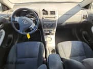 ✅ 2009 Toyota Corolla XRS • VIN: 1NXBE40E39Z115920 • Lot: 82160145. Wystawiony na Copart z przebiegiem 186 027 mil. Bezpłatny archiwum sprzedaży aukcyjnych z USA i szczegółowy raport historii pojazdu na DreamBid. Zdjęcie 8.