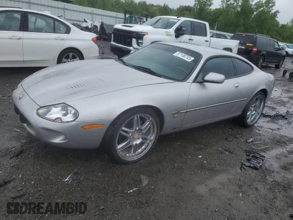 ✅ 2000 Jaguar XK • VIN: SAJJA41B6YPA01802 • Lot: 57146745. Listed on Copart with 32,208 mi. Free auction sales archive from the USA and detailed vehicle history report at DreamBid. Image 1.