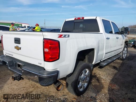 ✅ 2019 Chevrolet Silverado 2500HD LTZ • VIN: 1GC1KTEY0KF183978 • Лот: 41105581. Опубликован ранее на IAAI с пробегом Не указан. Бесплатный доступ к архиву аукционных продаж из США и подробный отчёт об истории автомобиля на DreamBid. Изображение 4.