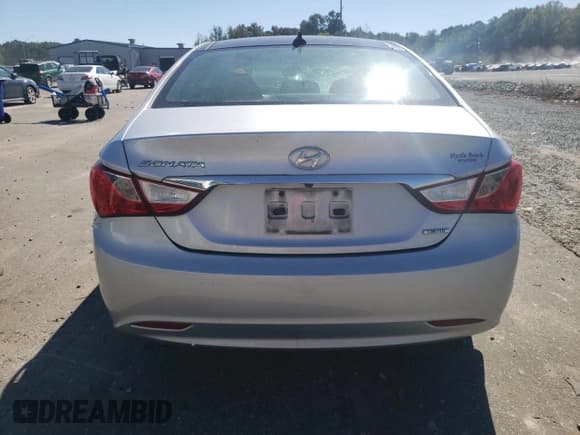 ✅ 2013 Hyundai Sonata SE • VIN: 5NPEC4AC0DH541118 • Lot: 75230094. Listed on Copart with 129,401 mi. Free auction sales archive from the USA and detailed vehicle history report at DreamBid. Image 6.