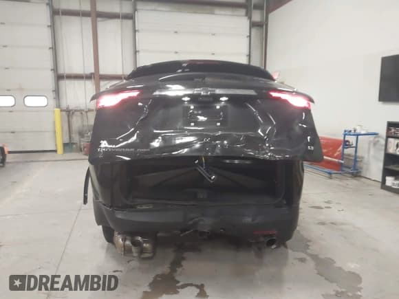 ✅ 2022 Chevrolet Traverse LT • VIN: 1GNEVHKW3NJ124361 • Lot: 41033053. Wystawiony na IAAI z przebiegiem 27 869 mil. Bezpłatny archiwum sprzedaży aukcyjnych z USA i szczegółowy raport historii pojazdu na DreamBid. Zdjęcie 6.