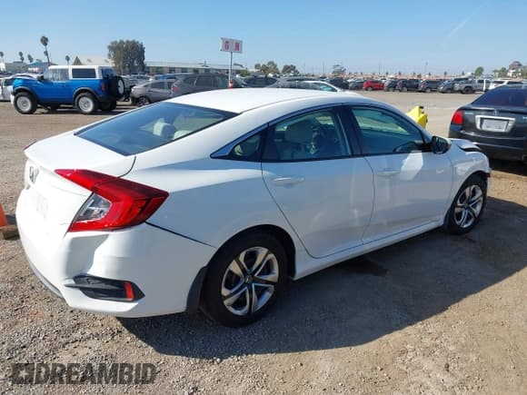 ✅ 2017 Honda Civic LX • VIN: 2HGFC2F51HH533516 • Lot: 43589035. Wystawiony na IAAI z przebiegiem 85 875 mil. Bezpłatny archiwum sprzedaży aukcyjnych z USA i szczegółowy raport historii pojazdu na DreamBid. Zdjęcie 4.