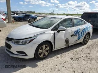 ✅ 2017 Chevrolet Cruze LS • VIN: 1G1BC5SM7H7269010 • Лот: 69161052. Опубликован ранее на Copart с пробегом 84 051 миль. Бесплатный доступ к архиву аукционных продаж из США и подробный отчёт об истории автомобиля на DreamBid. Изображение 1.