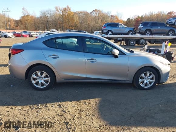 ✅ 2015 Mazda 3 i Sport • VIN: 3MZBM1U72FM232404 • Lot: 43614960. Wystawiony na IAAI z przebiegiem 126 478 mil. Bezpłatny archiwum sprzedaży aukcyjnych z USA i szczegółowy raport historii pojazdu na DreamBid. Zdjęcie 13.