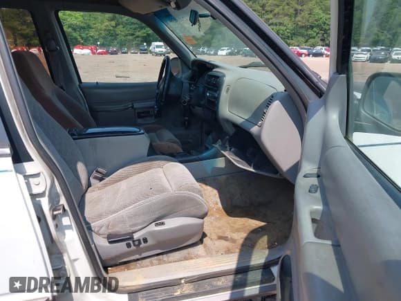 ✅ 1995 Ford Explorer Eddie Bauer • VIN: 1FMDU32X0SUB59559 • Lot: 42403039. Wystawiony na IAAI z przebiegiem 362 695 mil. Bezpłatny archiwum sprzedaży aukcyjnych z USA i szczegółowy raport historii pojazdu na DreamBid. Zdjęcie 5.