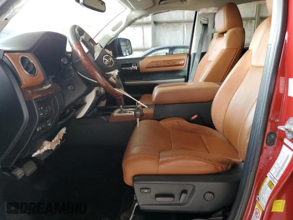 ✅ 2018 Toyota Tundra SR5 • VIN: 5TFAY5F16JX702696 • Lot: 81155665. Wystawiony na Copart z przebiegiem 124 340 mil. Bezpłatny archiwum sprzedaży aukcyjnych z USA i szczegółowy raport historii pojazdu na DreamBid. Zdjęcie 7.