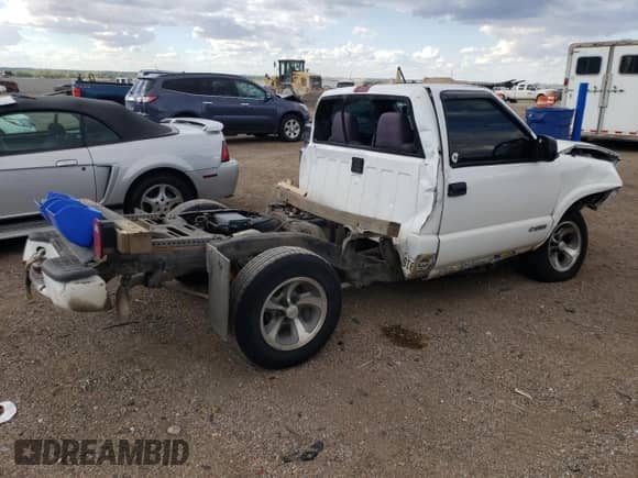 2003 Chevrolet S-10 LS с VIN 1GCCS14HX38115868, выставлен на аукционе Copart как лот 72901994 с пробегом 235 453 миль миль и Чистый • Clean title. История ставок и продаж доступна на DreamBid. Изображение 3.