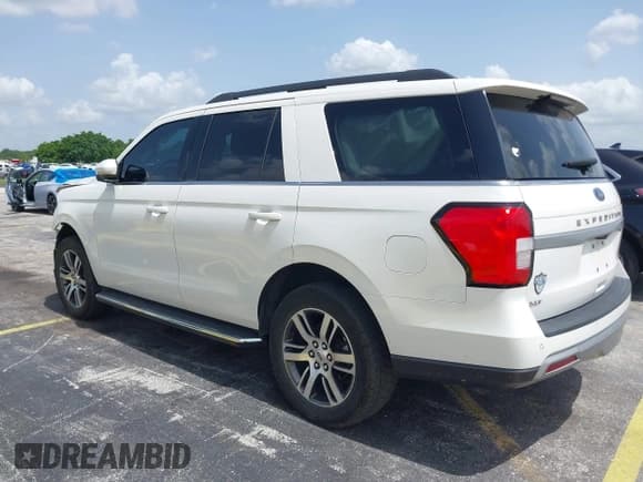 ✅ 2022 Ford Expedition XLT • VIN: 1FMJU1HT0NEA10739 • Лот: 42452772. Опубликован ранее на IAAI с пробегом 31 493 миль. Бесплатный доступ к архиву аукционных продаж из США и подробный отчёт об истории автомобиля на DreamBid. Изображение 3.