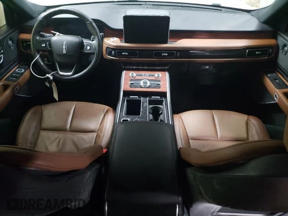 ✅ 2024 Lincoln Aviator Reserve • VIN: 5LM5J7XC1RGL09212 • Lot: 88340355. Listed on Copart with 8,105 mi. Free auction sales archive from the USA and detailed vehicle history report at DreamBid. Image 8.