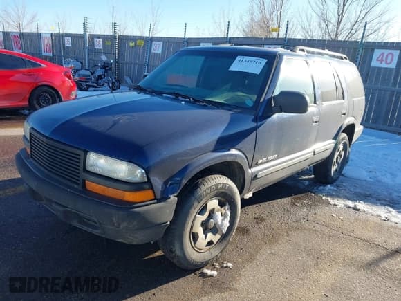 ✅ 2002 Chevrolet Blazer LS • VIN: 1GNDT13W82K183578 • Lot: 41349710. Wystawiony na IAAI z przebiegiem Nie podano. Bezpłatny archiwum sprzedaży aukcyjnych z USA i szczegółowy raport historii pojazdu na DreamBid. Zdjęcie 2.