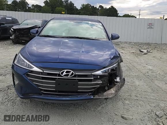 ✅ 2019 Hyundai Elantra SE • VIN: 5NPD74LF0KH453318 • Lot: 70496785. Listed on Copart with 81,296 mi. Free auction sales archive from the USA and detailed vehicle history report at DreamBid. Image 13.