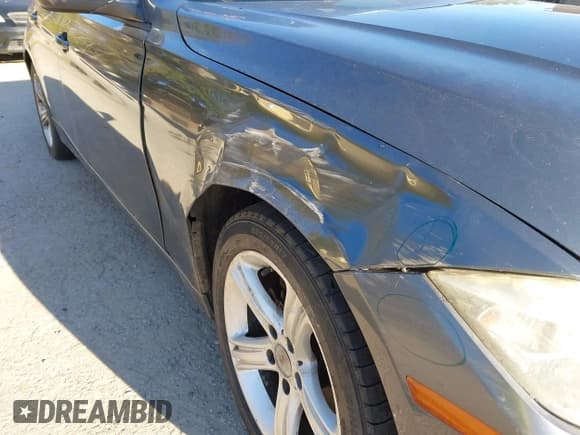 ✅ 2015 BMW 3 Series 328i xDrive • VIN: WBA3B5G59FNS15570 • Lot: 43375696. Wystawiony na IAAI z przebiegiem 92 961 mil. Bezpłatny archiwum sprzedaży aukcyjnych z USA i szczegółowy raport historii pojazdu na DreamBid. Zdjęcie 6.