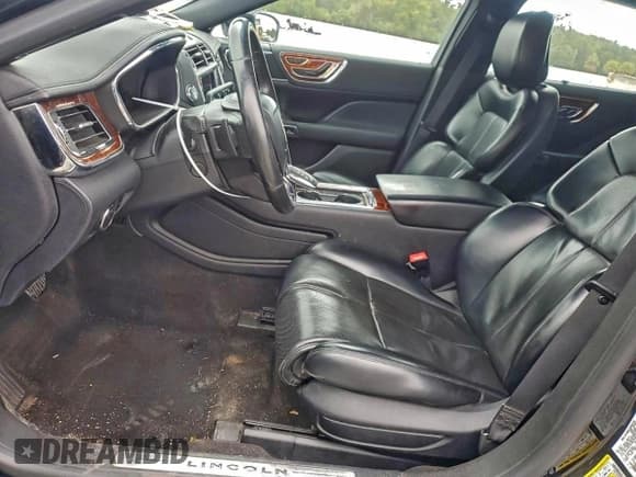 ✅ 2019 Lincoln Continental Livery • VIN: 1LN6L9UKXK5615657 • Lot: 96202835. Wystawiony na Copart z przebiegiem 47 729 mil. Bezpłatny archiwum sprzedaży aukcyjnych z USA i szczegółowy raport historii pojazdu na DreamBid. Zdjęcie 7.