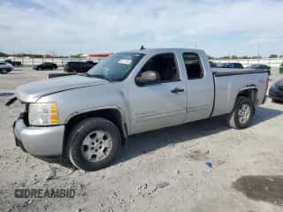 2010 Chevrolet Silverado 1500 LT z VIN 1GCSKSE32AZ173100, wystawiony jako Copart lot #84477555 z przebiegiem 179 585 mil mil oraz Czysty tytuł • Clean title. Historia ofert i sprzedaży dostępna na DreamBid. Obrazek 1.