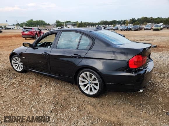 ✅ 2010 BMW 3 Series 328i • VIN: WBAPH7G5XANM48023 • Lot: 82109615. Listed on Copart with 238,888 mi. Free auction sales archive from the USA and detailed vehicle history report at DreamBid. Image 2.