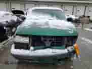 1999 Chevrolet Blazer LT z VIN 1GNDT13W9X2200556, wystawiony jako Copart lot #43933415 z przebiegiem 127 382 mil mil oraz Szkoda całkowita • Salvage title. Historia ofert i sprzedaży dostępna na DreamBid. Obrazek 5.