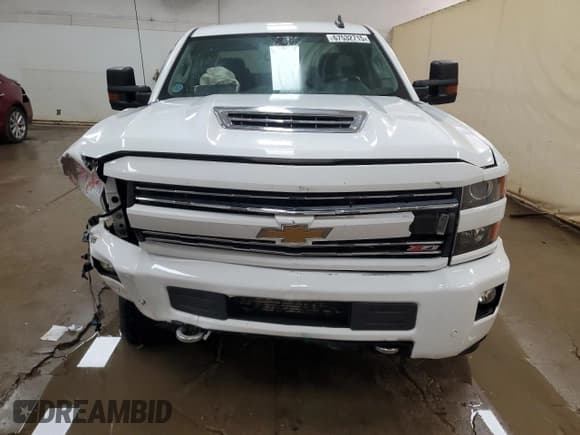 ✅ 2017 Chevrolet Silverado 2500HD LT • VIN: 1GC1KVEY5HF191496 • Lot: 67532715. Wystawiony na Copart z przebiegiem 181 972 mil. Bezpłatny archiwum sprzedaży aukcyjnych z USA i szczegółowy raport historii pojazdu na DreamBid. Zdjęcie 5.