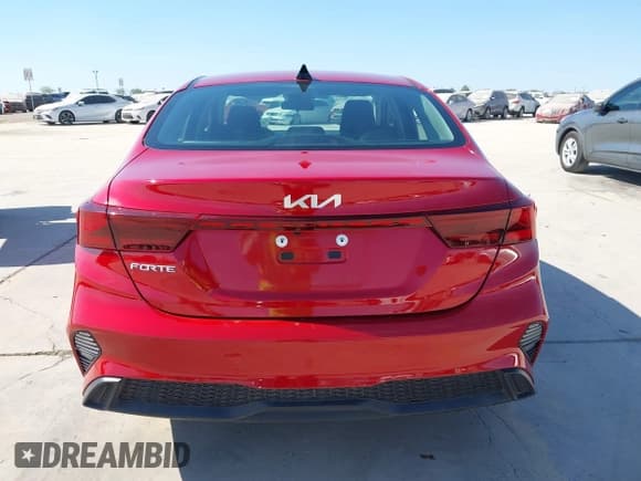 ✅ 2024 Kia Forte LXS • VIN: 3KPF24AD9RE768884 • Lot: 43324097. Wystawiony na IAAI z przebiegiem 15 257 mil. Bezpłatny archiwum sprzedaży aukcyjnych z USA i szczegółowy raport historii pojazdu na DreamBid. Zdjęcie 17.