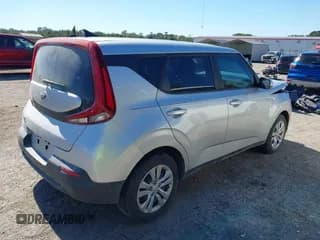 ✅ 2021 Kia Soul LX • VIN: KNDJ23AU1M7779987 • Лот: 43701506. Опубликован ранее на IAAI с пробегом 68 926 миль. Бесплатный доступ к архиву аукционных продаж из США и подробный отчёт об истории автомобиля на DreamBid. Изображение 4.