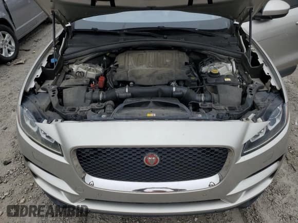 ✅ 2017 Jaguar F-Pace 35t Premium • VIN: SADCJ2BV6HA085855 • Lot: 90569765. Wystawiony na Copart z przebiegiem 99 304 mil. Bezpłatny archiwum sprzedaży aukcyjnych z USA i szczegółowy raport historii pojazdu na DreamBid. Zdjęcie 12.