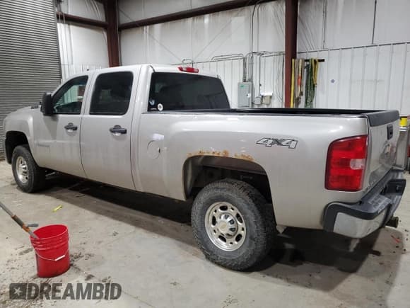 ✅ 2008 Chevrolet Silverado 2500HD Work Truck • VIN: 1GCHK23K38F150960 • Lot: 47952405. Wystawiony na Copart z przebiegiem 111 253 mil. Bezpłatny archiwum sprzedaży aukcyjnych z USA i szczegółowy raport historii pojazdu na DreamBid. Zdjęcie 2.