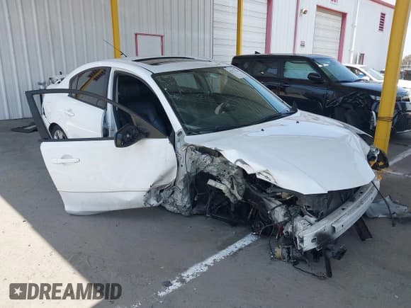 ✅ 2007 Mazda 3 S Touring • VIN: JM1BK324471663158 • Lot: 42575124. Wystawiony na IAAI z przebiegiem 160 938 mil. Bezpłatny archiwum sprzedaży aukcyjnych z USA i szczegółowy raport historii pojazdu na DreamBid. Zdjęcie 1.