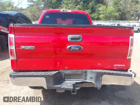 ✅ 2014 Ford F-150 XL • VIN: 1FTFX1CF0EKD63275 • Lot: 41779075. Wystawiony na IAAI z przebiegiem 250 504 mil. Bezpłatny archiwum sprzedaży aukcyjnych z USA i szczegółowy raport historii pojazdu na DreamBid. Zdjęcie 6.