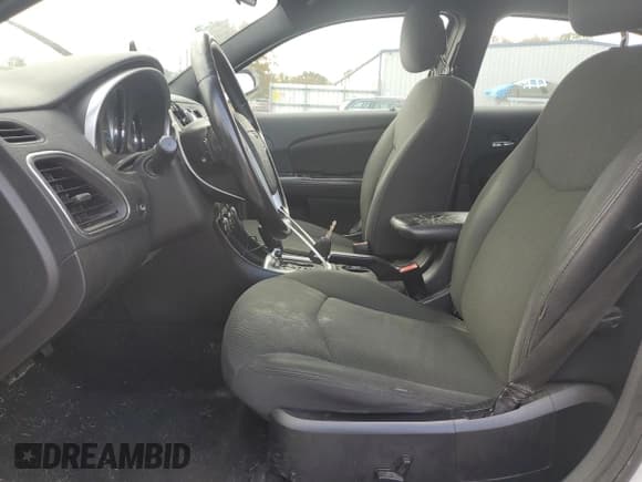 ✅ 2011 Chrysler 200 Touring • VIN: 1C3BC1FB1BN507790 • Лот: 90285575. Опубликован ранее на Copart с пробегом 146 810 миль. Бесплатный доступ к архиву аукционных продаж из США и подробный отчёт об истории автомобиля на DreamBid. Изображение 7.