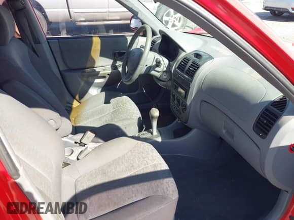 2003 Hyundai Accent GL z VIN KMHCG45C93U487209, wystawiony jako IAAI lot #41590636 z przebiegiem 118 811 mil mil oraz . Historia ofert i sprzedaży dostępna na DreamBid. Obrazek 5.