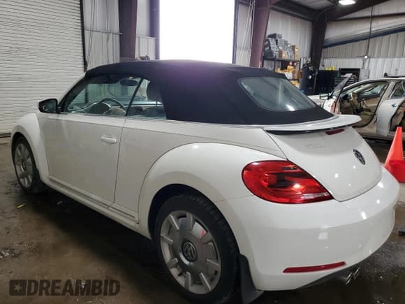 ✅ 2014 Volkswagen Beetle 2.5L w/Sound/Nav • VIN: 3VW5P7AT3EM801803 • Lot: 48462755. Listed on Copart with 73,752 mi. Free auction sales archive from the USA and detailed vehicle history report at DreamBid. Image 2.