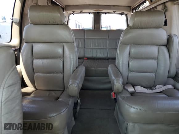 ✅ 2000 GMC Savana Cargo RV Conversion • VIN: 1GDFG15R1Y1121592 • Lot: 72927304. Wystawiony na Copart z przebiegiem 108 871 mil. Bezpłatny archiwum sprzedaży aukcyjnych z USA i szczegółowy raport historii pojazdu na DreamBid. Zdjęcie 10.