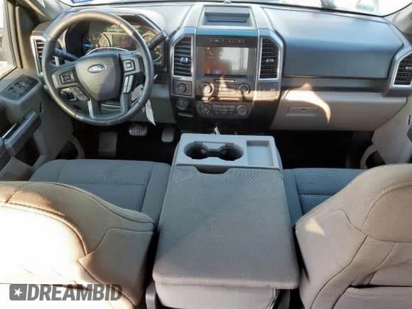 ✅ 2017 Ford F-150 XLT • VIN: 1FTEW1CP9HKC32812 • Lot: 82225955. Wystawiony na Copart z przebiegiem 129 706 mil. Bezpłatny archiwum sprzedaży aukcyjnych z USA i szczegółowy raport historii pojazdu na DreamBid. Zdjęcie 8.