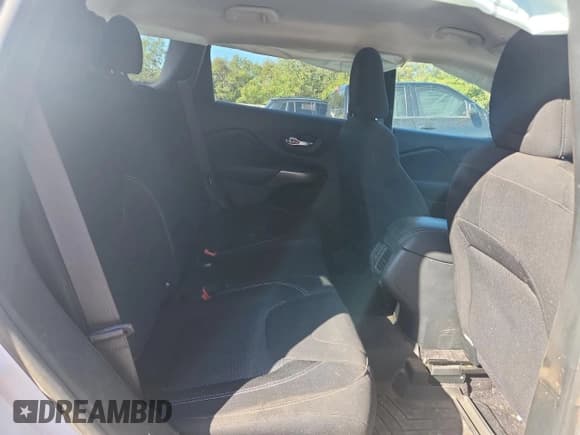 ✅ 2019 Jeep Cherokee Latitude • VIN: 1C4PJLCX0KD143340 • Lot: 86605595. Listed on Copart with 114,522 mi. Free auction sales archive from the USA and detailed vehicle history report at DreamBid. Image 10.