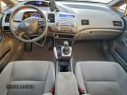 ✅ 2007 Honda Civic LX • VIN: 1HGFA15507L031213 • Lot: 94589145. Wystawiony na Copart z przebiegiem 175 134 mil. Bezpłatny archiwum sprzedaży aukcyjnych z USA i szczegółowy raport historii pojazdu na DreamBid. Zdjęcie 8.