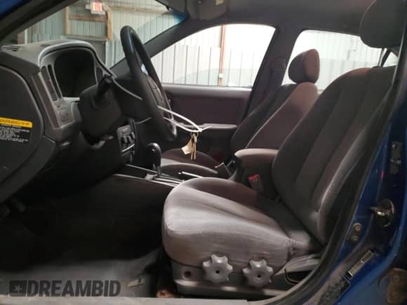 2005 Hyundai Elantra GLS z VIN KMHDN46D05U186414, wystawiony jako Copart lot #82921324 z przebiegiem 141 258 mil mil oraz Szkoda całkowita • Salvage title. Historia ofert i sprzedaży dostępna na DreamBid. Obrazek 7.