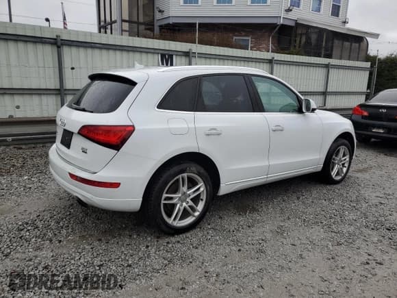 ✅ 2017 Audi Q5 Premium Plus • VIN: WA1L2AFP7HA037273 • Lot: 48401564. Wystawiony na Copart z przebiegiem 170 600 mil. Bezpłatny archiwum sprzedaży aukcyjnych z USA i szczegółowy raport historii pojazdu na DreamBid. Zdjęcie 3.