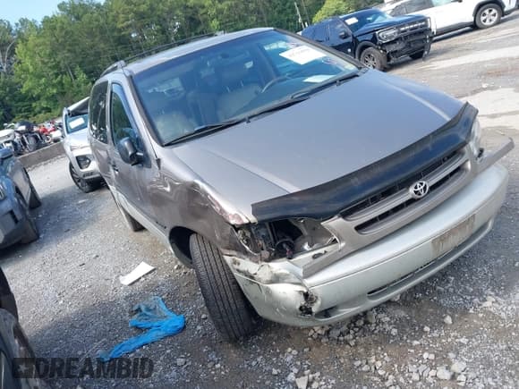 ✅ 1998 Toyota Sienna LE • VIN: 4T3ZF13C0WU052184 • Lot: 42711694. Listed on IAAI with 315,924 mi. Free auction sales archive from the USA and detailed vehicle history report at DreamBid. Image 1.