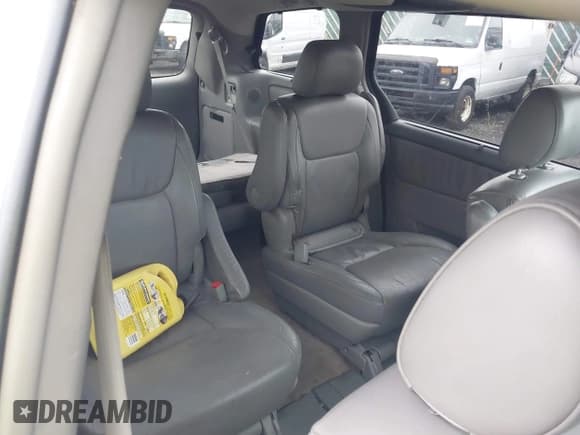 ✅ 2005 Toyota Sienna XLE • VIN: 5TDBA22C45S040708 • Lot: 43771154. Wystawiony na IAAI z przebiegiem 251 552 mil. Bezpłatny archiwum sprzedaży aukcyjnych z USA i szczegółowy raport historii pojazdu na DreamBid. Zdjęcie 8.