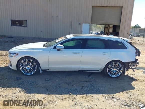 ✅ 2019 Volvo V90 R-Design • VIN: YV1102GM5K1087071 • Lot: 43591185. Listed on IAAI with 17,685 mi. Free auction sales archive from the USA and detailed vehicle history report at DreamBid. Image 15.