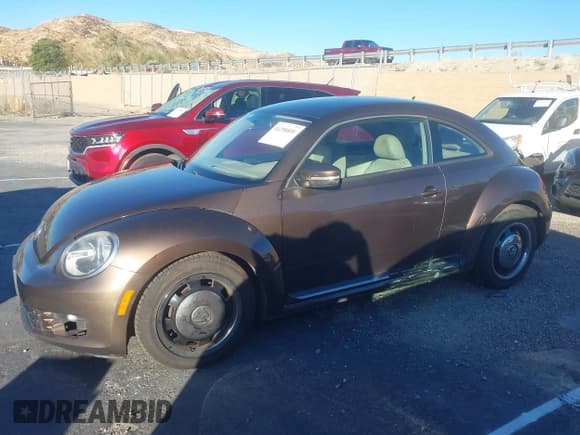 ✅ 2013 Volkswagen Beetle 2.5L • VIN: 3VWJP7AT4DM613997 • Lot: 41290895. Listed on IAAI with 187,060 mi. Free auction sales archive from the USA and detailed vehicle history report at DreamBid. Image 14.