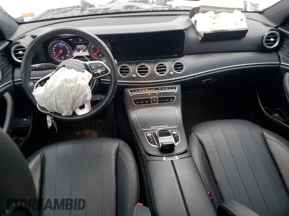 ✅ 2019 Mercedes-Benz E 450 • VIN: WDDZF6JBXKA490748 • Lot: 90539375. Wystawiony na Copart z przebiegiem 27 242 mil. Bezpłatny archiwum sprzedaży aukcyjnych z USA i szczegółowy raport historii pojazdu na DreamBid. Zdjęcie 8.