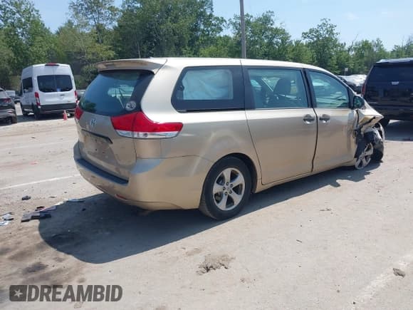✅ 2013 Toyota Sienna L • VIN: 5TDZK3DC3DS321573 • Lot: 42948394. Listed on IAAI with 98,780 mi. Free auction sales archive from the USA and detailed vehicle history report at DreamBid. Image 4.
